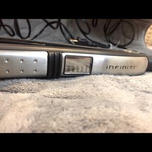 8.5ft cord 395 degree Infiniti Hair straightener